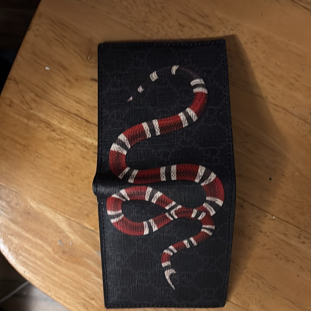 Man Gucci wallet